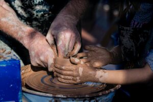 manos en torno y turismo comunitario